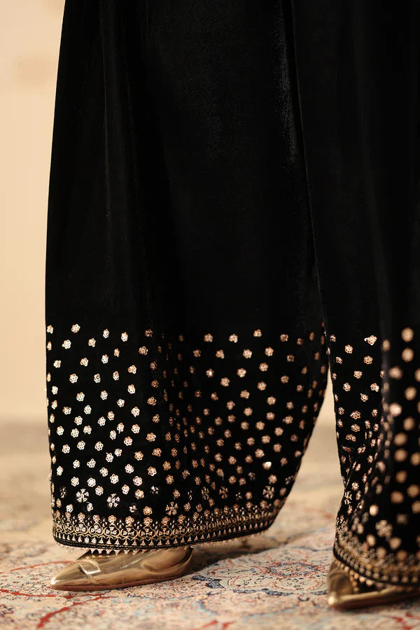 Barqoue Embroidered Velvet Suit UF-4316