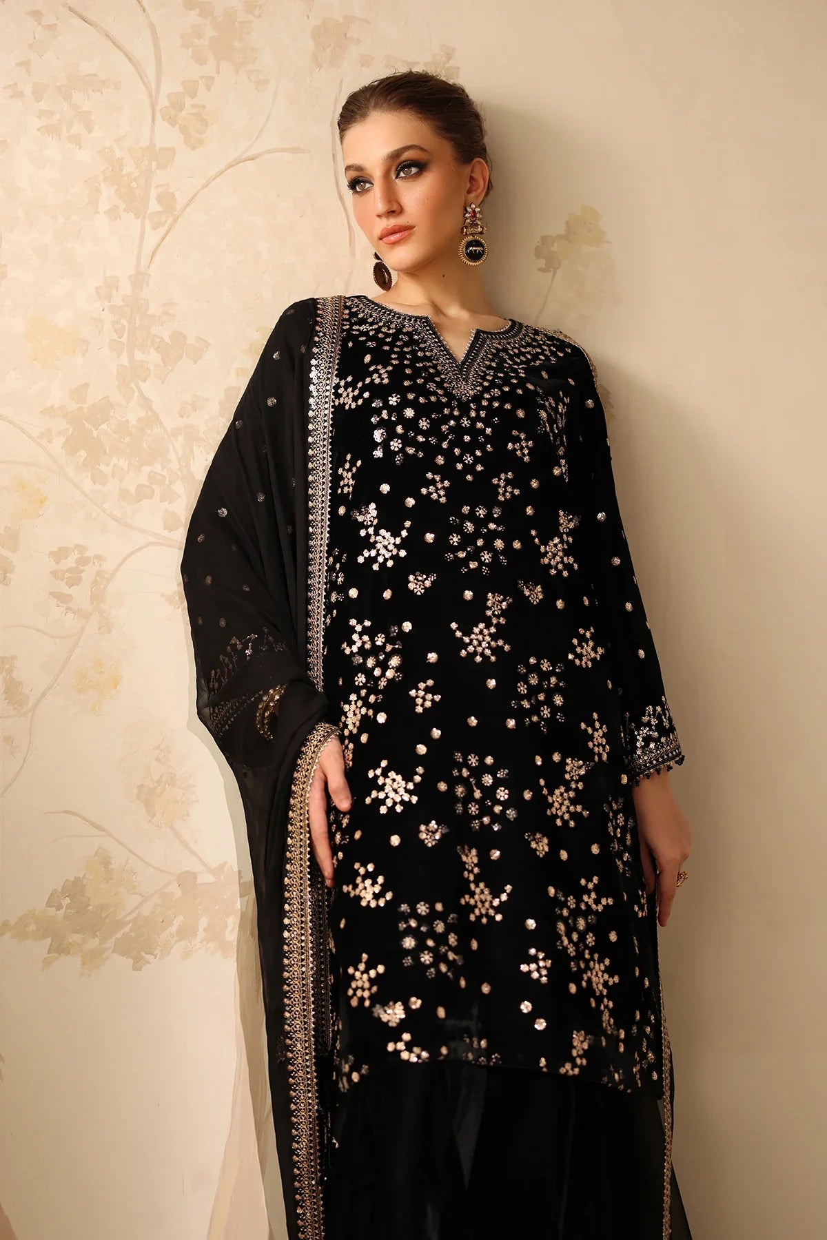 Barqoue Embroidered Velvet Suit UF-4316