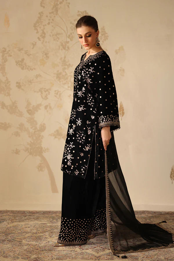 Barqoue Embroidered Velvet Suit UF-4316