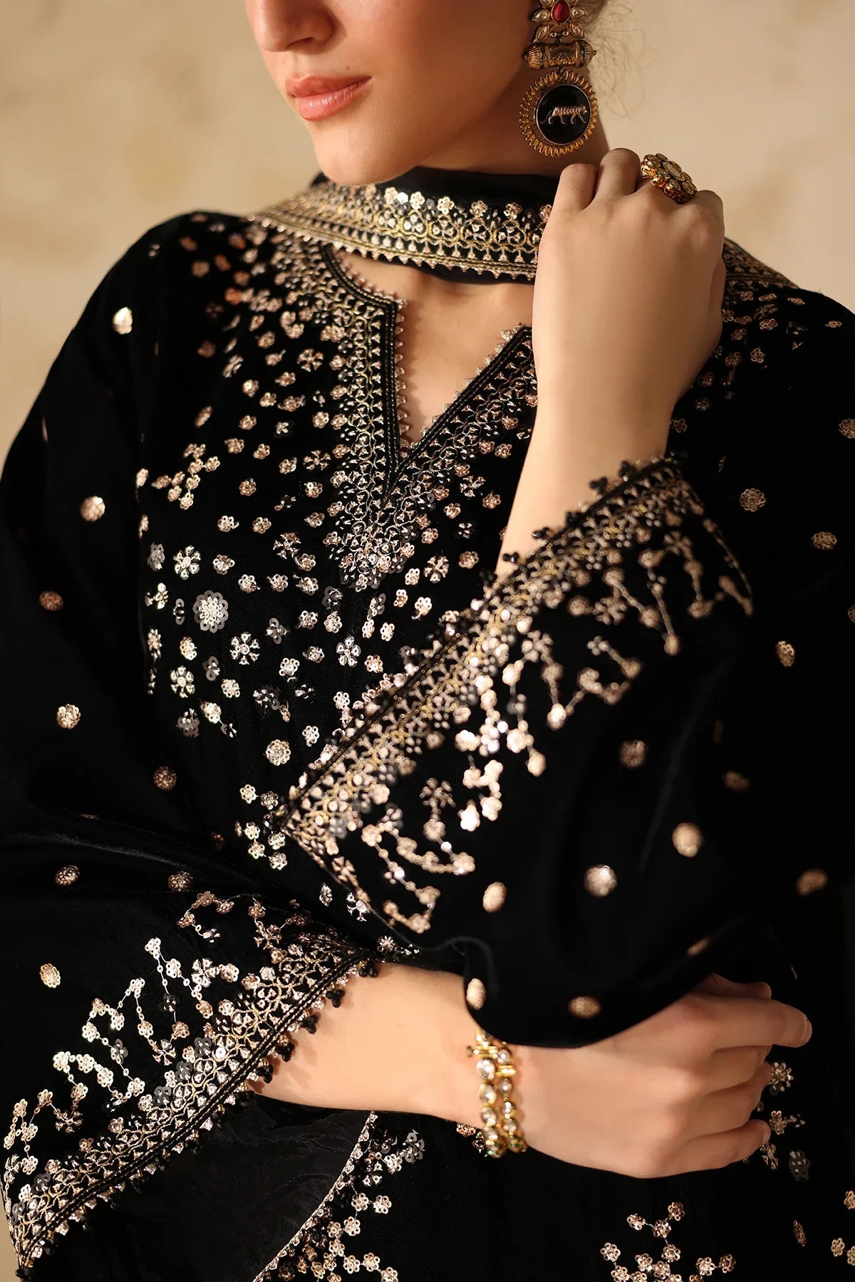 Barqoue Embroidered Velvet Suit UF-4316