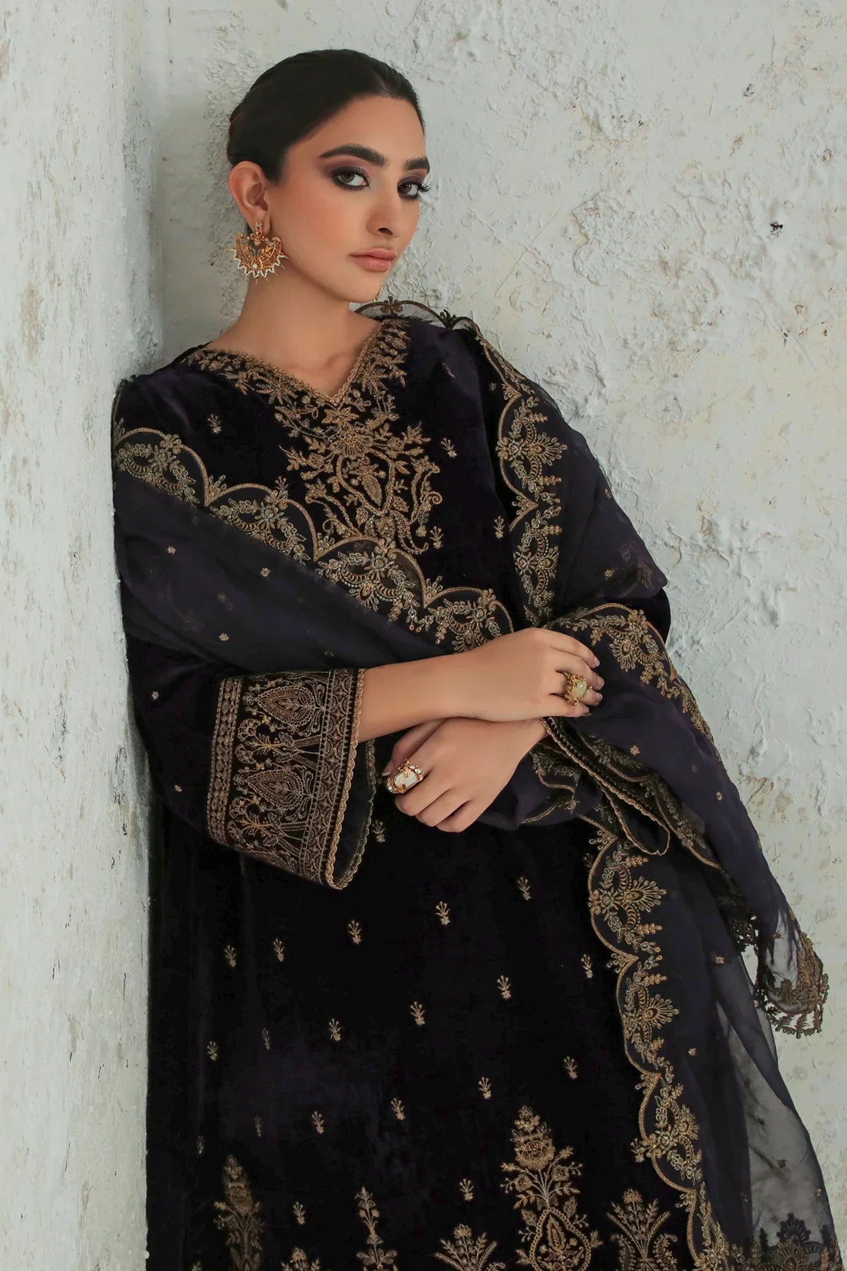 Barqoue Embroidered Velvet Suit UF-239