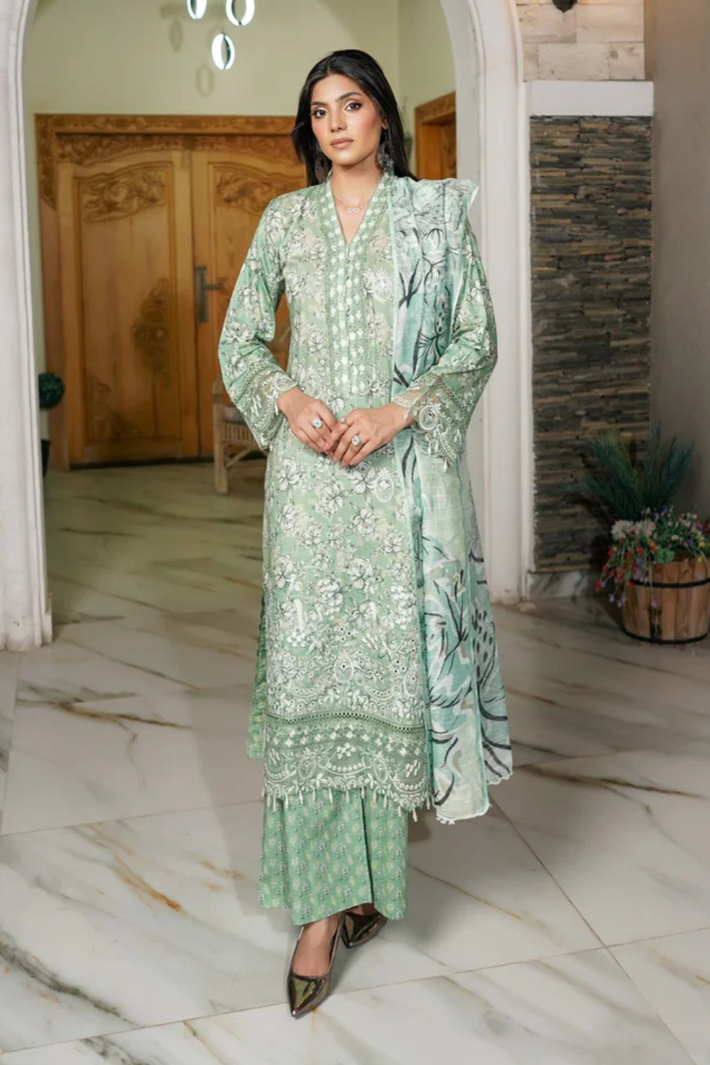 Munira Embroidered Lawn 3 Piece Suit MSL132