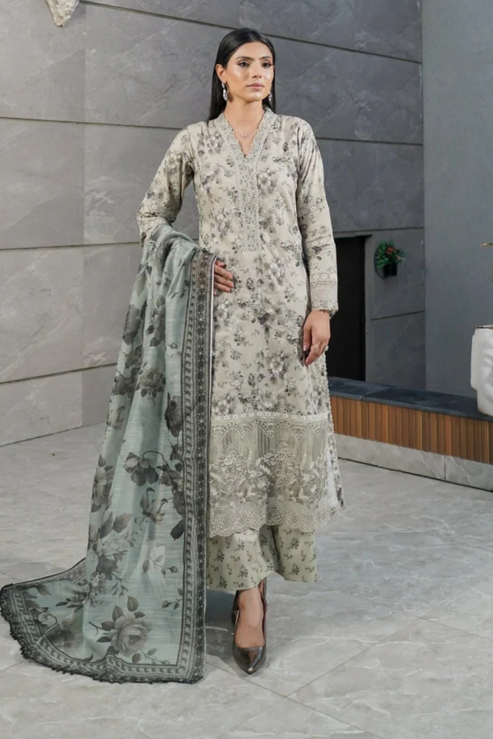 Munira Embroidered Lawn 3 Piece Suit MSL131