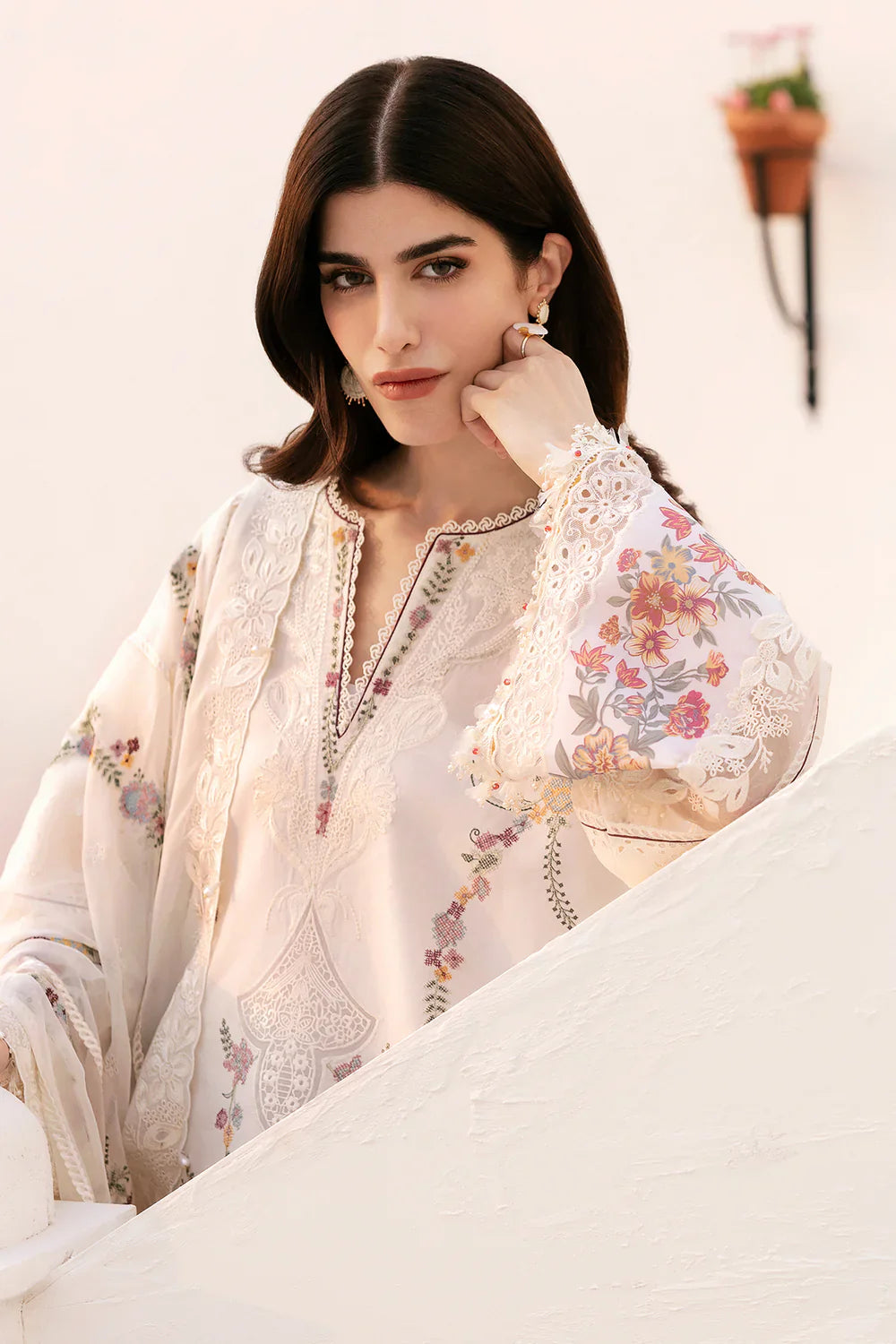 Baroque Embroidered Lawn Suit EL-D06