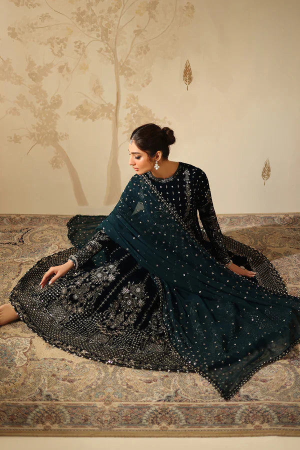 Barqoue Embroidered Velvet Suit UF-4318