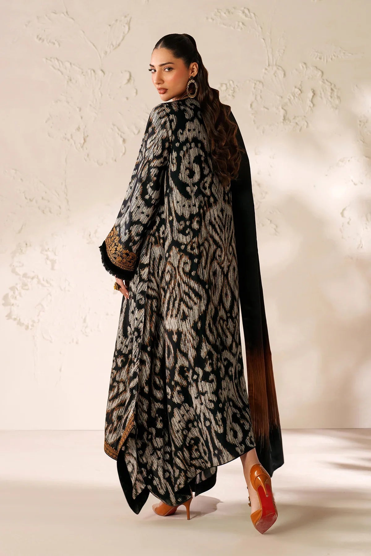 Baroque Embroidered viscose Suit UF-4289